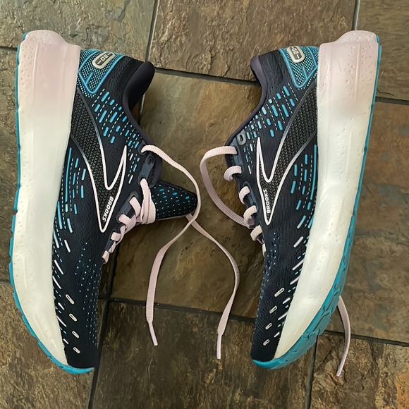 Brooks Athletic Shoes- Cushion Neutral- Navy with Teal dots- size 8 - Picture 12 of 15